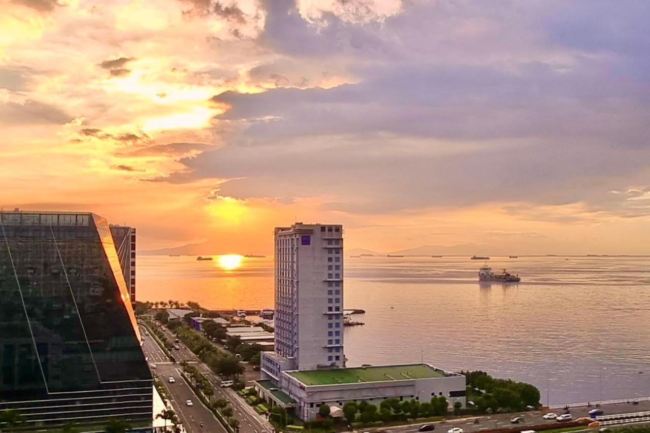 Luxury Seaside Sunset View At The Shore Mall Of Asia Apartment Manila Exterior photo