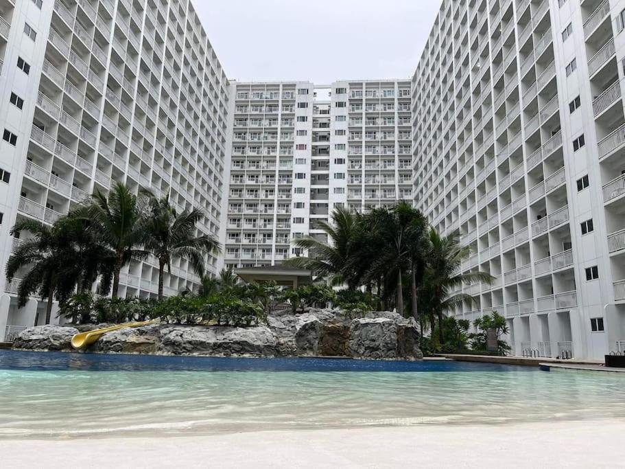 Luxury Seaside Sunset View At The Shore Mall Of Asia Apartment Manila Exterior photo